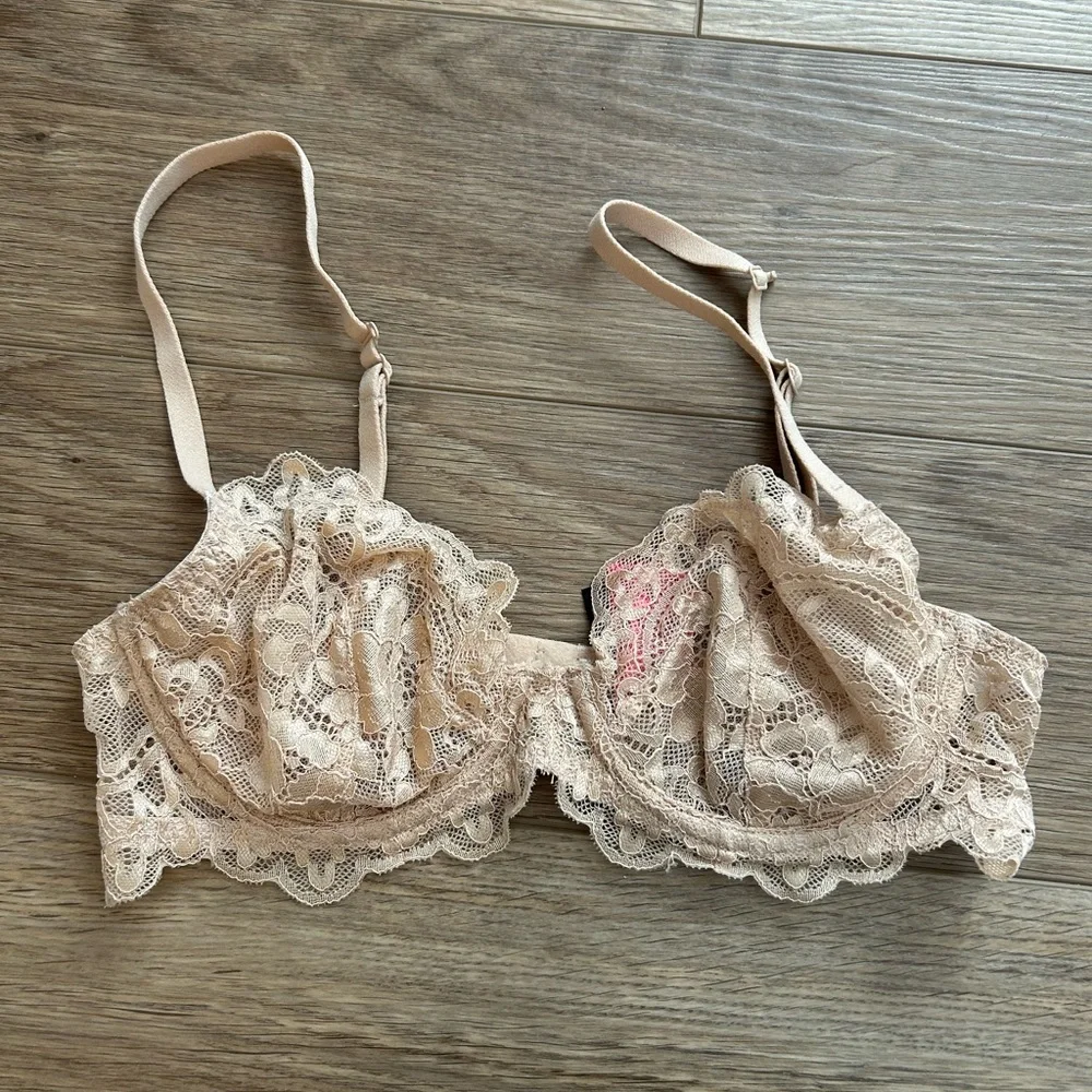 Lace bra - Picture 1 of 3